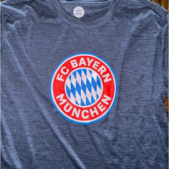 FC Bayern Munchen Longsleeve Dri-Fit Logo Shirt: Bundesliga: Harry Kane: Medium - Picture 3 of 4